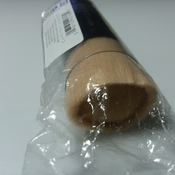 Bareminerals Beautiful Finish Foundation Brush - Picture 2 of 4